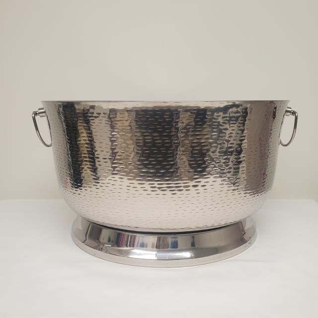 Rental store for Baquet de Bar Isolé 20    Insulated Bar Tub 20 in Montreal Quebec